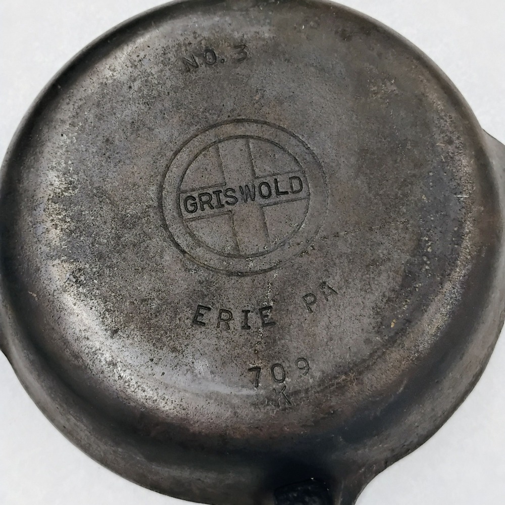 Griswold No 3 Cast Iron Skillet Small Logo Erie PA 709 K Vintage Frying Pan - Picture 2 of 10
